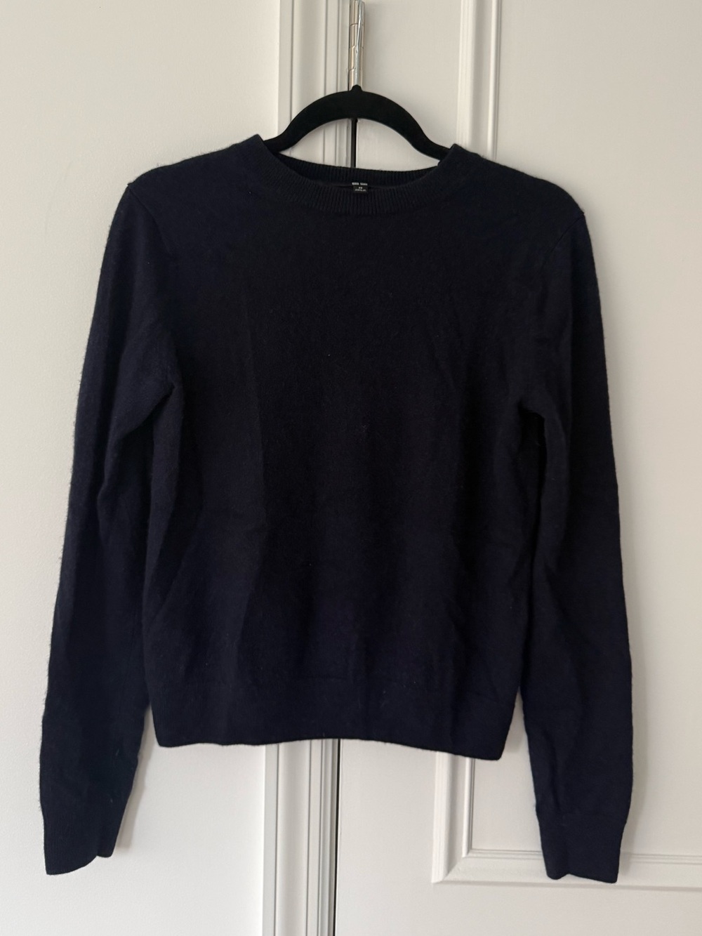 UNIQLO Navy Classic Crewneck Cashmere Sweater